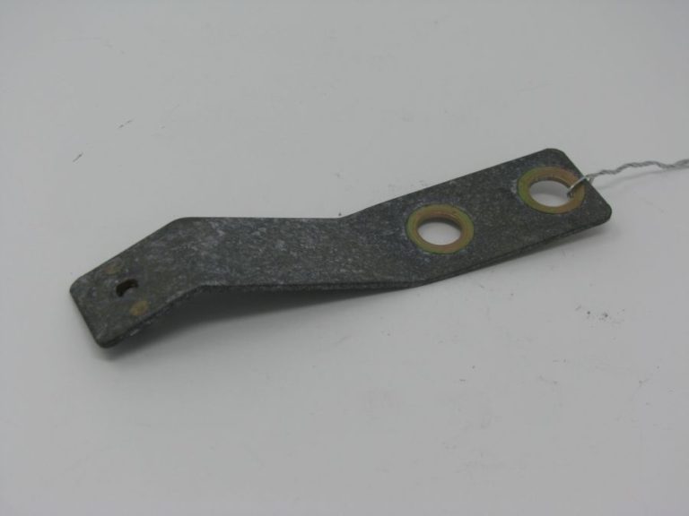 Cirrus SR20 L/H Inboard Wheel Pant Bracket