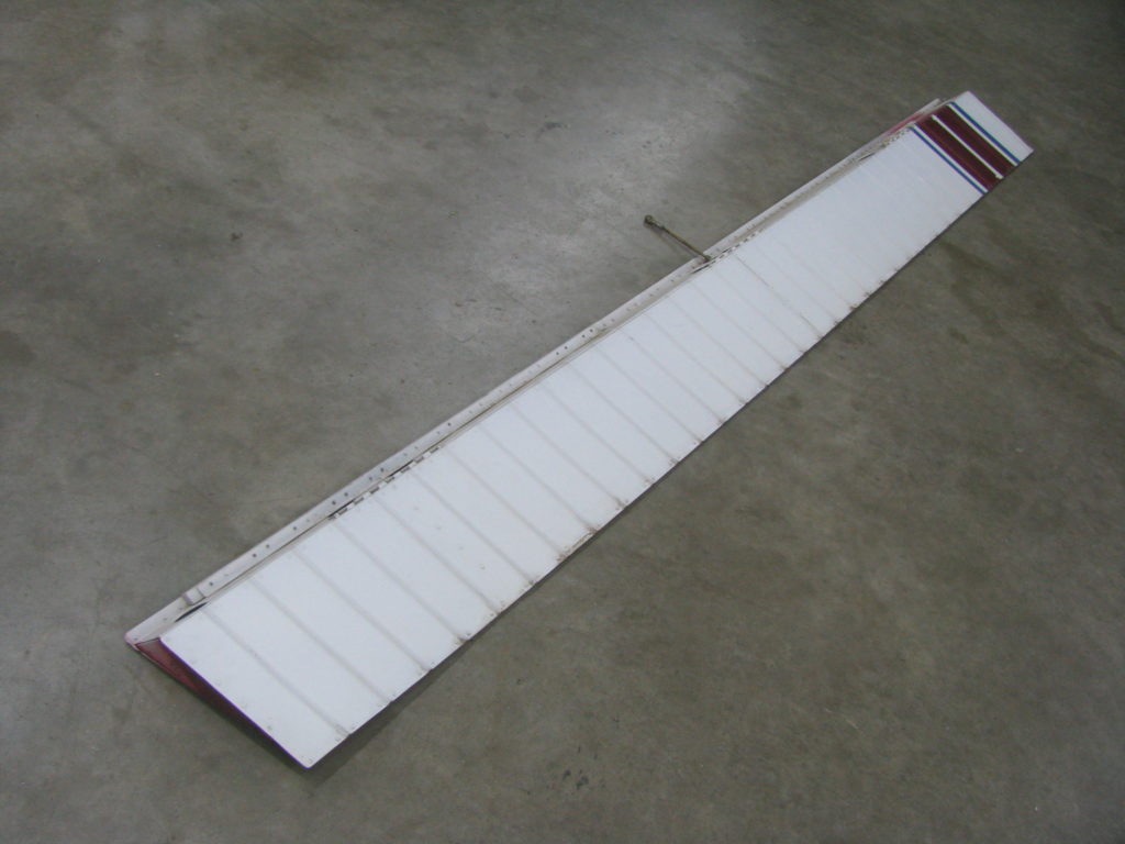 0523800-16 Cessna 210 L/H Aileron