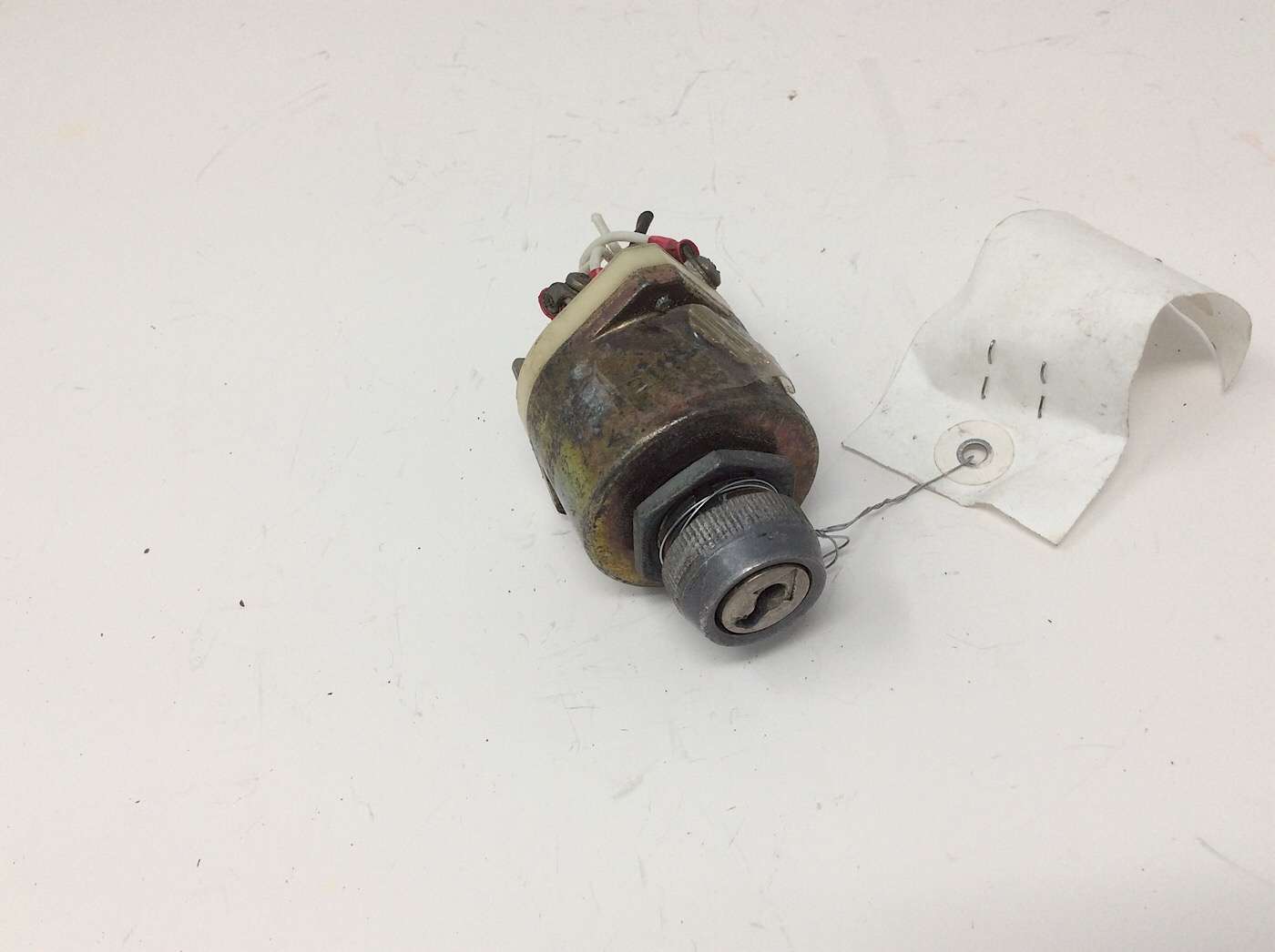 C292501 0105 Cessna Magneto Ignition Switch Less Key