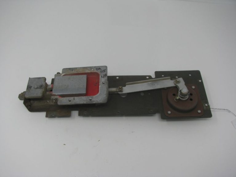 Cessna 172 L/H Cabin Door Latch Assembly