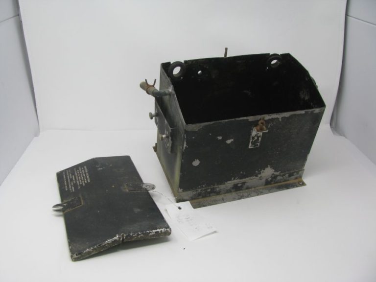 Piper PA-28 Cherokee Battery Box w/ Lid