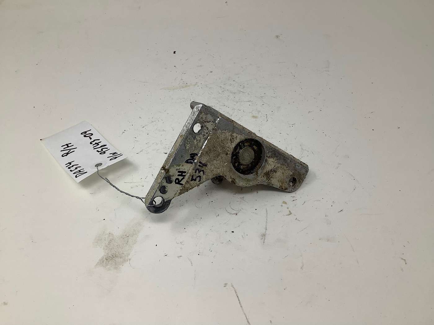 95643-09 Piper PA-32R-301 R/H Main Gear Truss Bracket Assembly